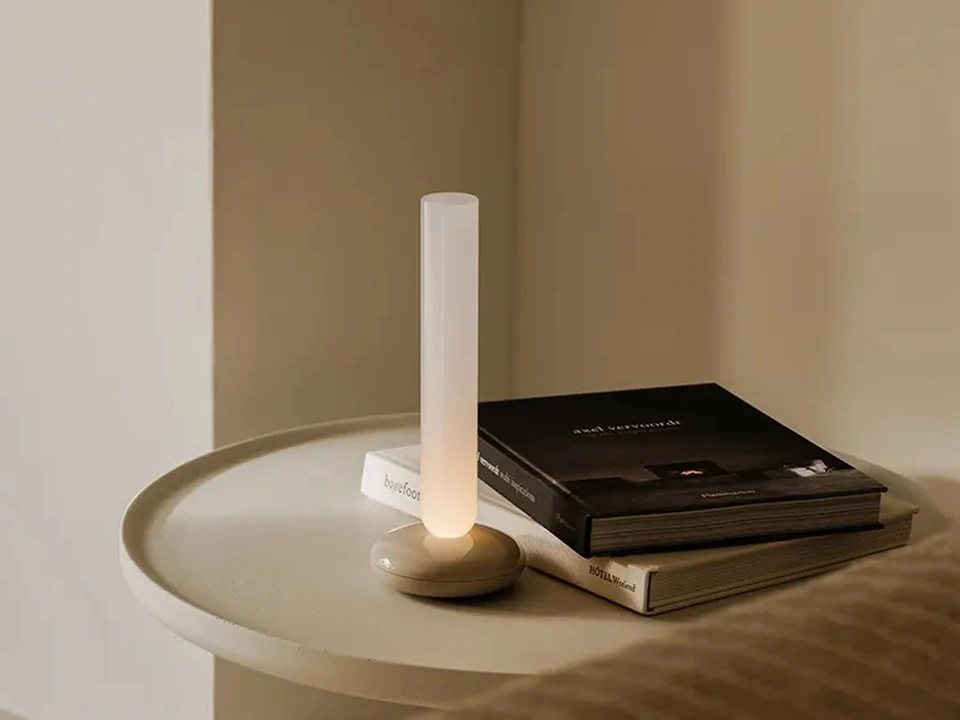 Alba table lamp by Vibia