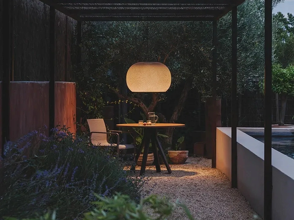 Closer outdoor lamp by Vibia