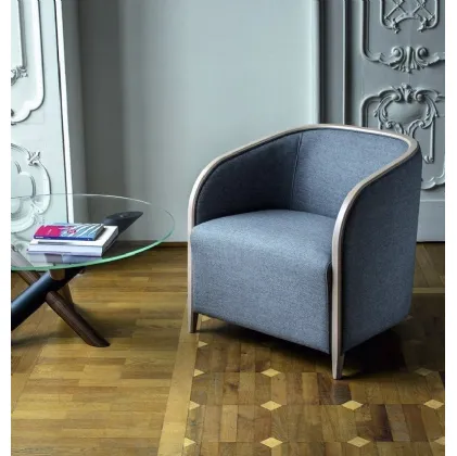 Bross Italia's 1600 Brig armchair.