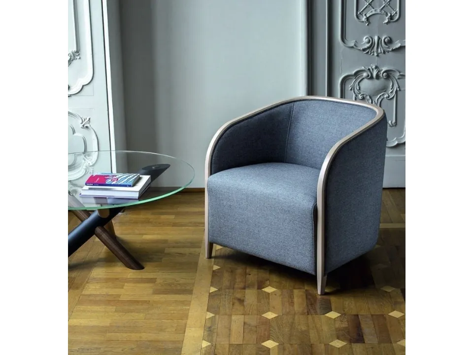 Bross Italia's 1600 Brig armchair.