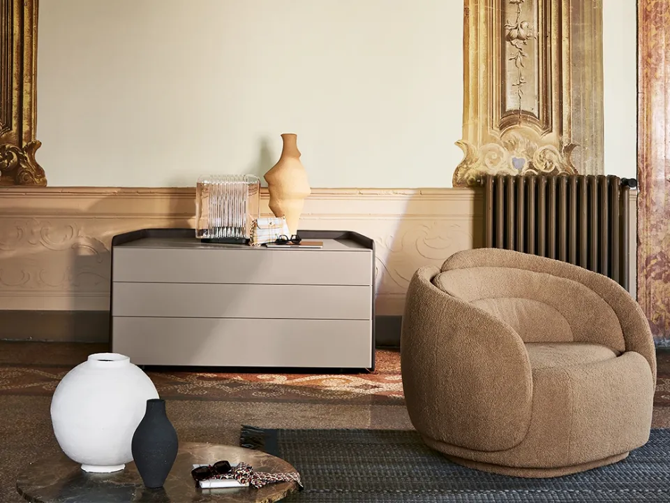 Peony armchair in upholstered fabric by Pianca.