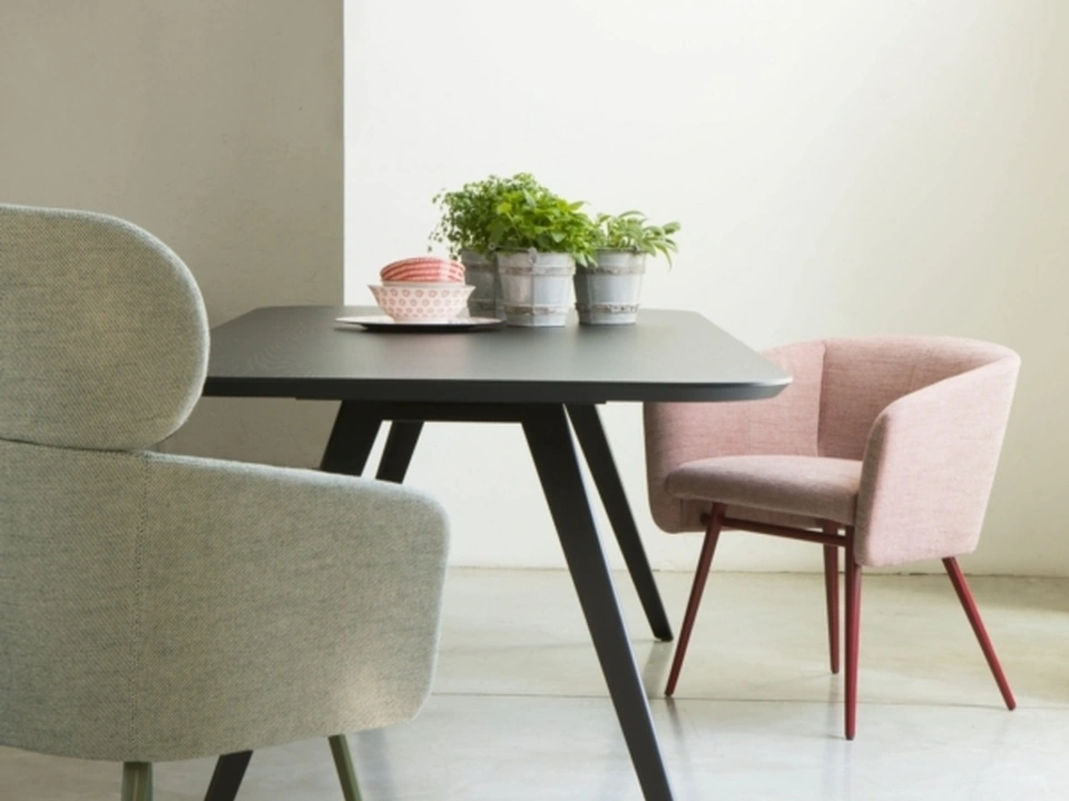 Aky Contract 4 Met Table by TrabA'