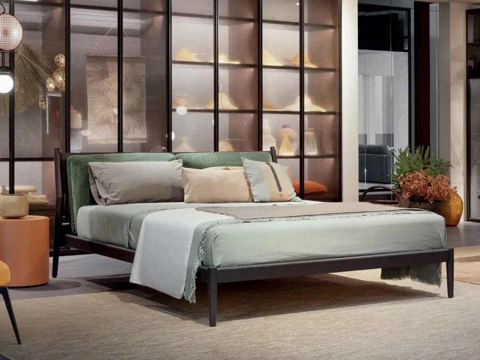 Leather and wood Maddox bed by Lema.