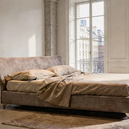 Maya Plus bed with padded fabric upholstery by Alivar
