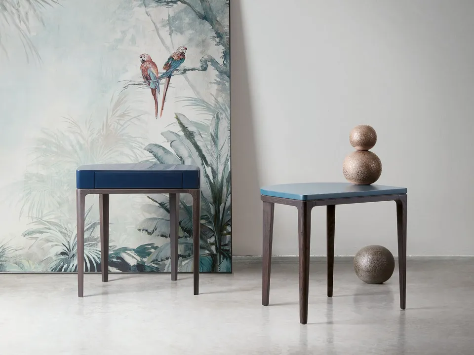 Lacquered side table Vic by Lema
