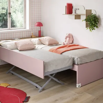 Space-saving bedroom with pull-out beds by Nidi
