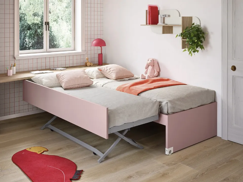 Space-saving bedroom with pull-out beds by Nidi