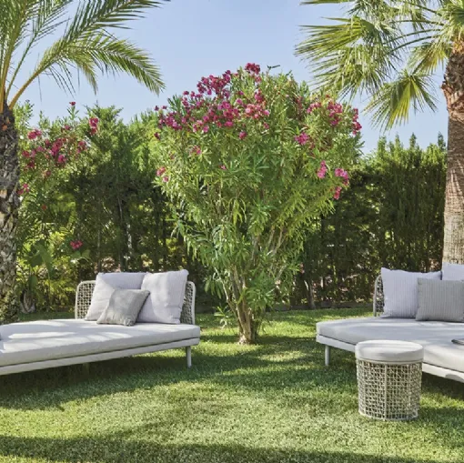 Emma Daybed Compact sofa in woven fiber by Varaschin.