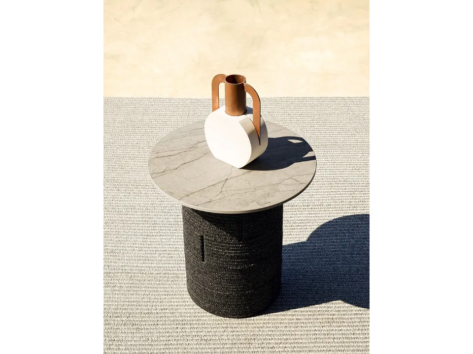 Gianna coffee table by Varaschin