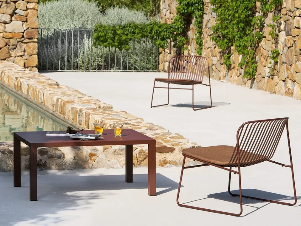 Nova table in steel by Emu