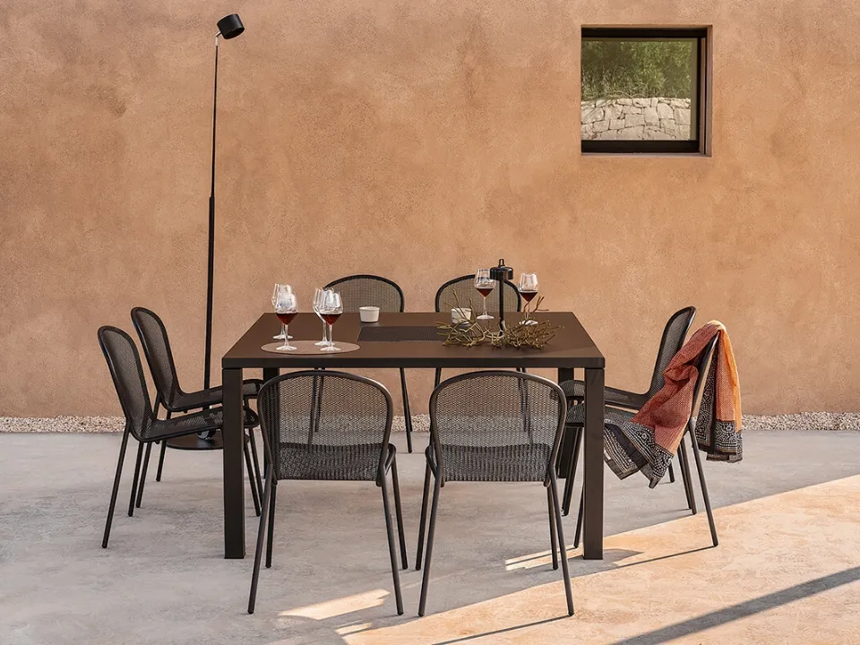 Emu Steel Table