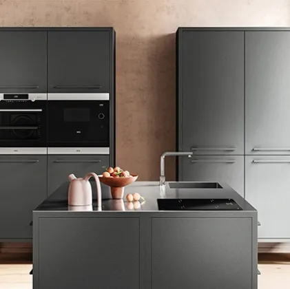 Modern kitchen with Frame Tall Units island by Fantin