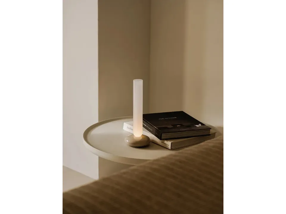 Alba table lamp by Vibia