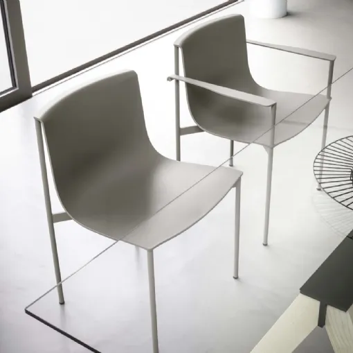 Shade chair in polypropylene by Lema.