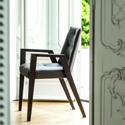 Royal 1622 chair in leather and wood by Bross Italy.