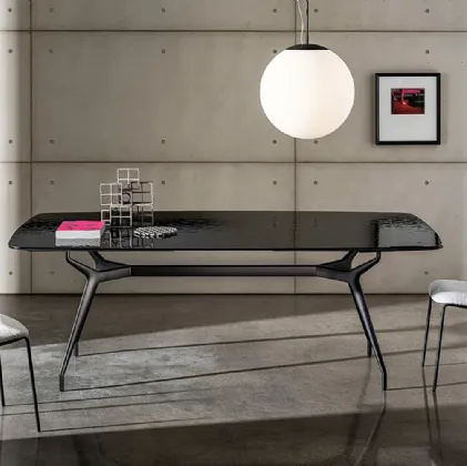 Sovet's extendable Arkos-shaped table.