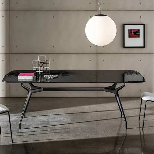 Sovet's extendable Arkos-shaped table.