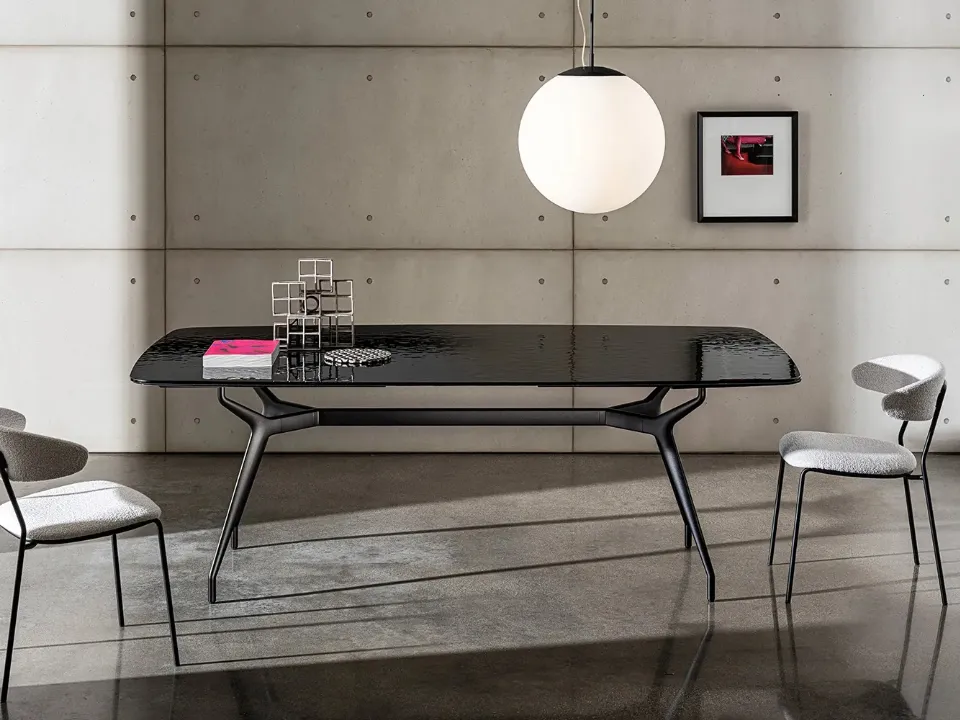 Sovet's extendable Arkos-shaped table.