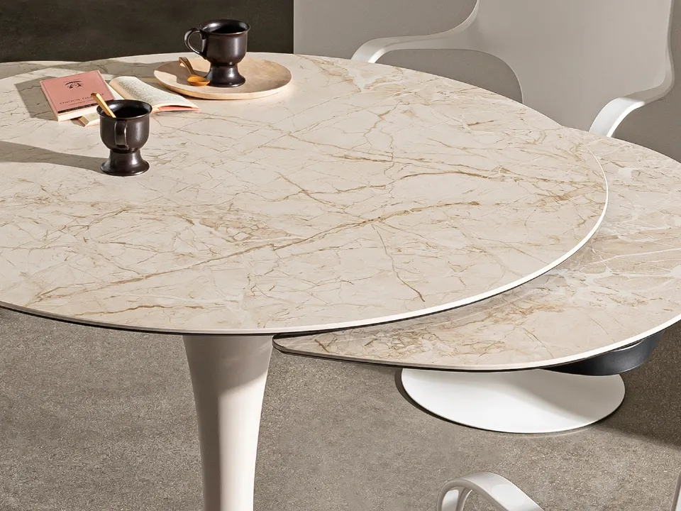Flûte extendable table by Sovet.