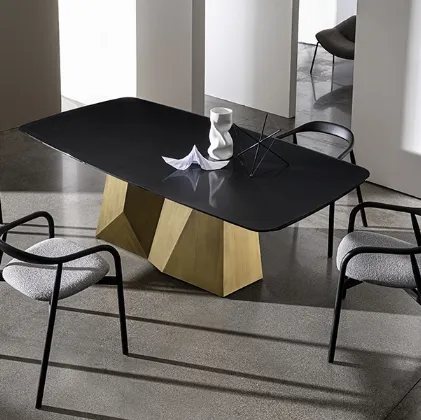 Large extendable O shaped table by Sovet.