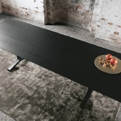 IPE Table configuration 01 with HPL top in black ash and Extendo steel frame.