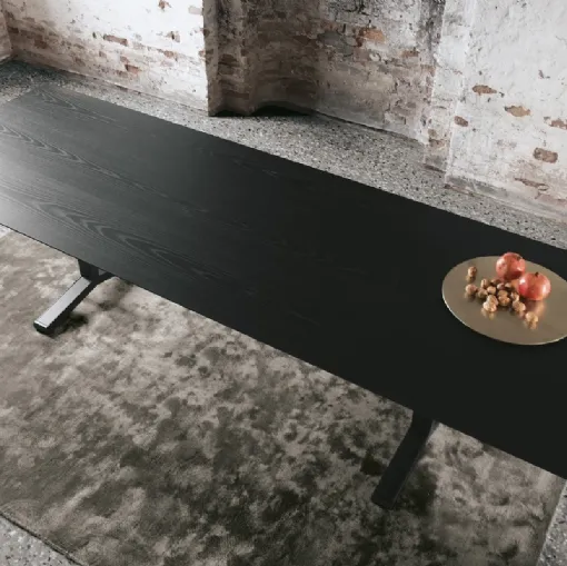 IPE Table configuration 01 with HPL top in black ash and Extendo steel frame.