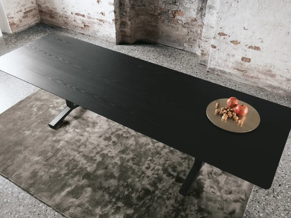 IPE Table configuration 01 with HPL top in black ash and Extendo steel frame.