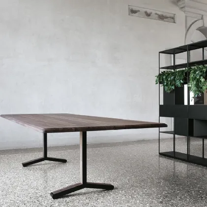 IPE Table configuration 02 with solid walnut wood top and steel frame by Extendo.