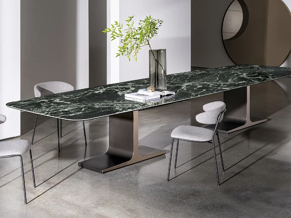 Sovet's Palace Maxi table.