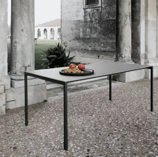 Synthesis table configuration 05 with HPL top by Extendo