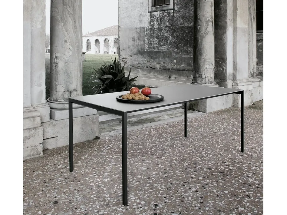 Synthesis table configuration 05 with HPL top by Extendo