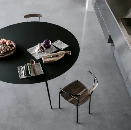 Spillo table configuration 24 top in black HPL FENIX® and black steel frame by Extendo.