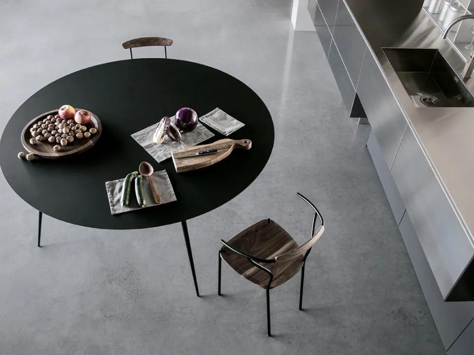 Spillo table configuration 24 top in black HPL FENIX® and black steel frame by Extendo.