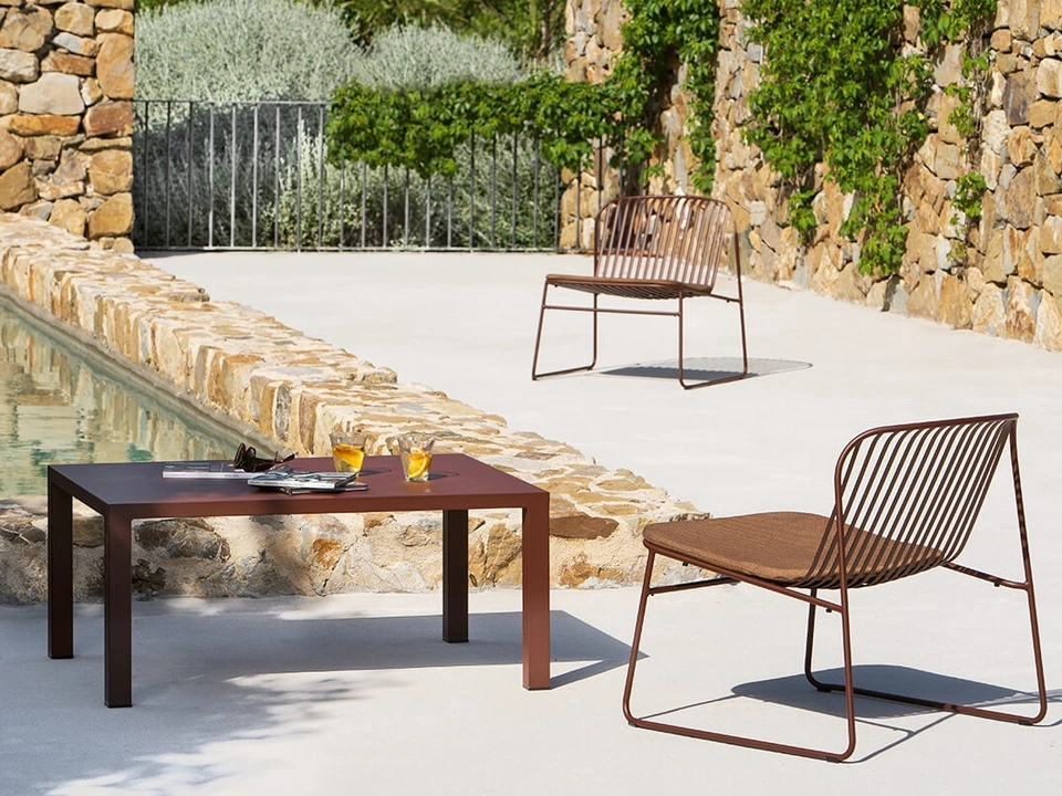 Nova table in steel by Emu