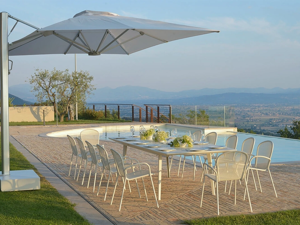 Plus 4 extendable steel table by Emu